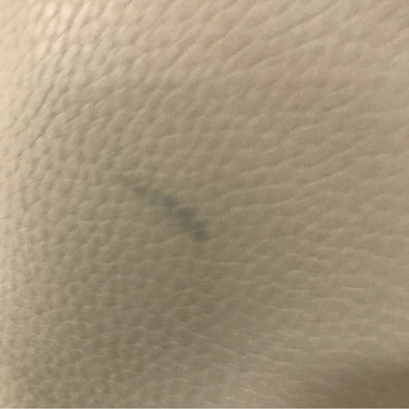 Laundry by Shelli Segal bag. - Picture 5 of 9